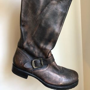 FRYE women’s Engineer 15R leather boot